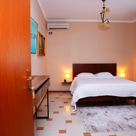 15 By Nam Nam Otel Tiran